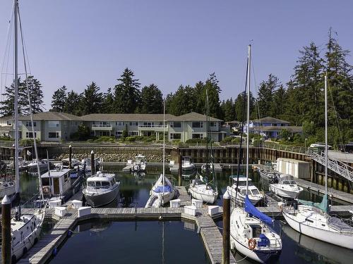 201 1585 Field Road, Sechelt, BC 