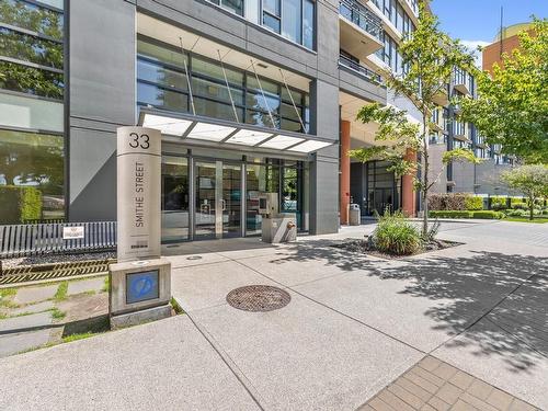 2102 33 Smithe Street, Vancouver, BC 