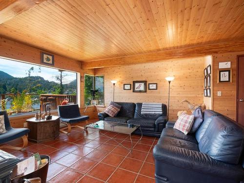 345 David Road, Bowen Island, BC 