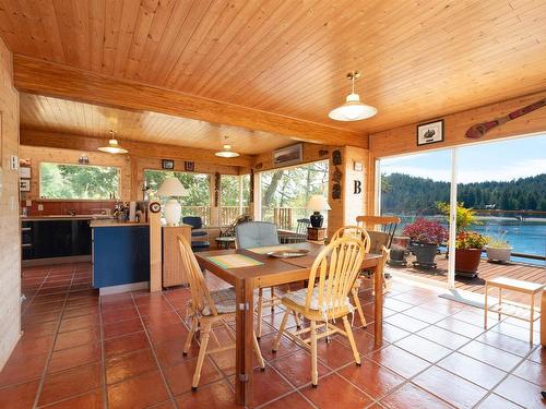 345 David Road, Bowen Island, BC 