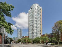 502 63 KEEFER PLACE  Vancouver, BC V6B 6N6