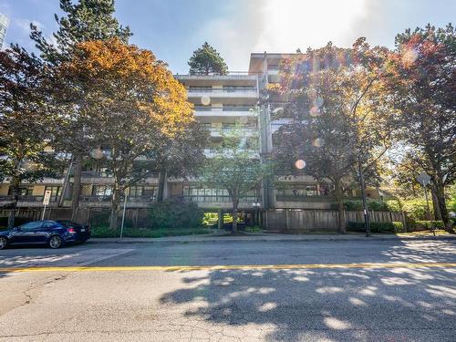 217 5932 Patterson Avenue, Burnaby, BC 