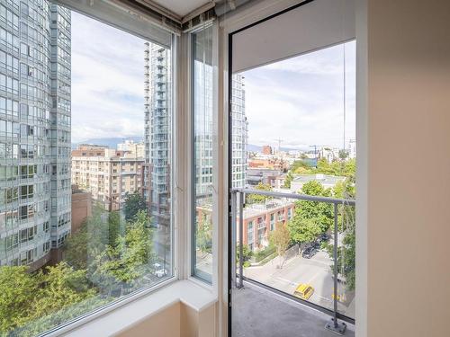 907 58 Keefer Place, Vancouver, BC 