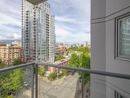 907 58 Keefer Place, Vancouver, BC 