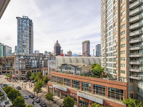 907 58 Keefer Place, Vancouver, BC 