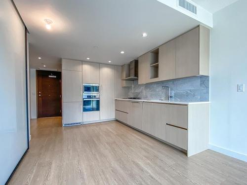 1582 89 Nelson Street, Vancouver, BC 