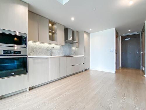 1586 89 Nelson Street, Vancouver, BC 
