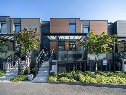 31 720 E 3Rd Street, North Vancouver, BC 