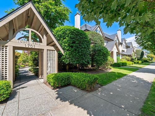 11 1701 Chesterfield Avenue, North Vancouver, BC 