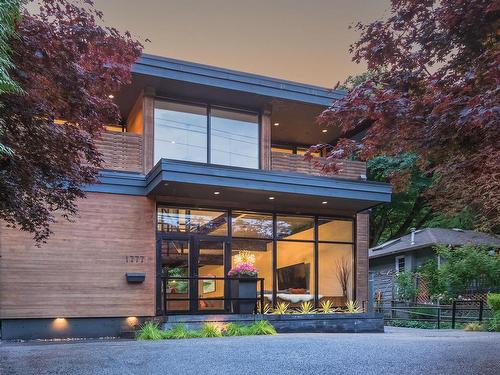 1777 Deep Cove Road, North Vancouver, BC 