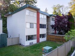 853 WESTVIEW CRESCENT  North Vancouver, BC V7N 3X9