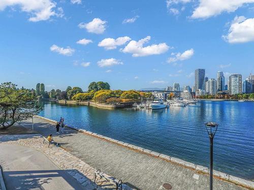 1126 Ironwork Passage, Vancouver, BC 