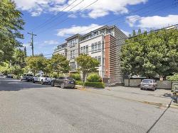 201 3637 W 17TH AVENUE  Vancouver, BC V6S 1A3