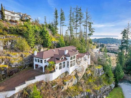 5051 Meadfeild Road, West Vancouver, BC 