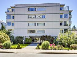 404 1750 ESQUIMALT AVENUE  West Vancouver, BC V7V 1R8