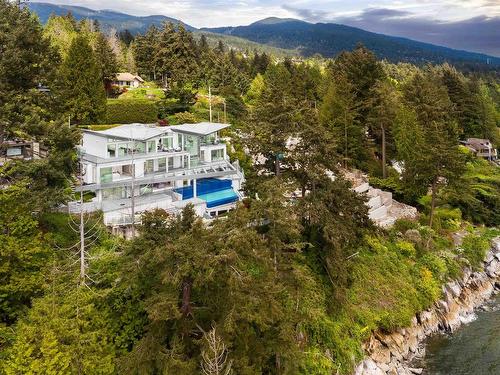 4580 Marine Drive, West Vancouver, BC 