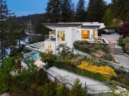 4580 Marine Drive, West Vancouver, BC 