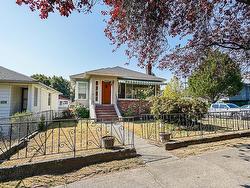 2206 E 4TH AVENUE  Vancouver, BC V5N 1K8