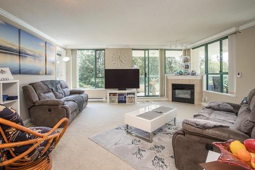 5B 338 Taylor Way, West Vancouver, BC 