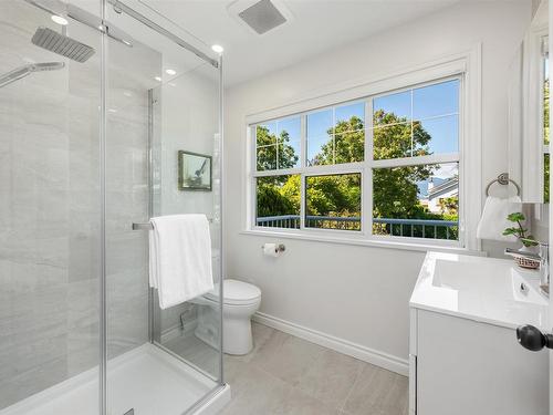 3888 W 13Th Avenue, Vancouver, BC 