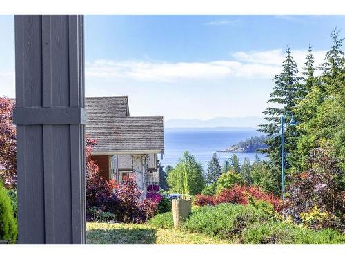 5458 Mccourt Road, Sechelt, BC 