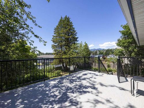 1277 Holdom Avenue, Burnaby, BC 