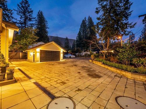 4511 Capilano Road, North Vancouver, BC 