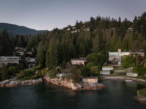 5240 Marine Drive, West Vancouver, BC 