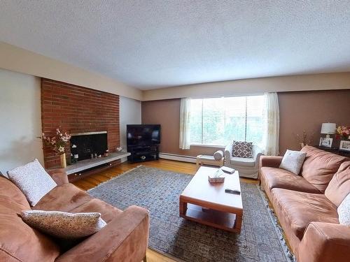 246 W 4Th Street, North Vancouver, BC 