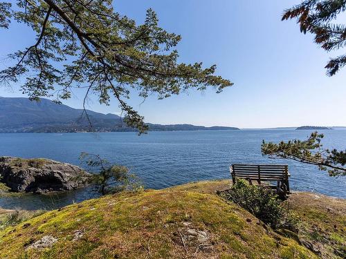 825 Hummingbird Lane, Bowen Island, BC 