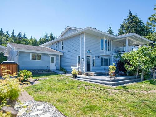 6135 Fairway Avenue, Sechelt, BC 