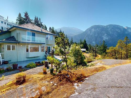 2009 Cliffside Lane, Squamish, BC 