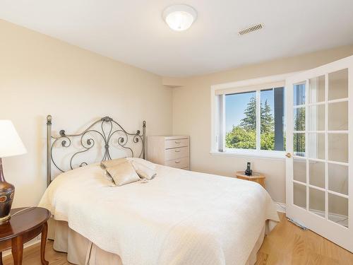 1440 Sandhurst Place, West Vancouver, BC 