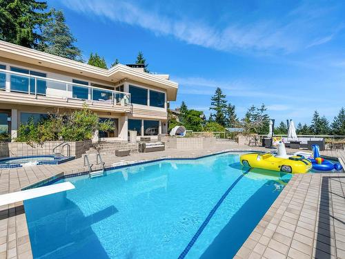 4060 Almondel Road, West Vancouver, BC 