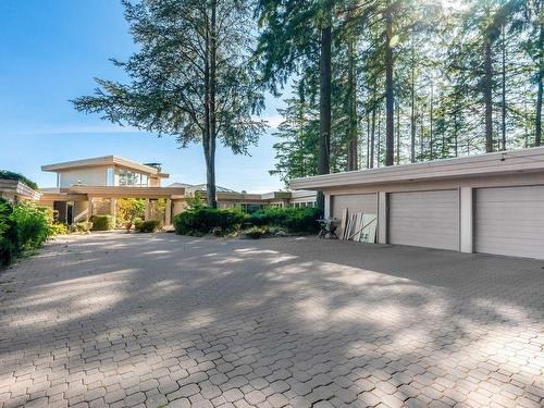 4060 Almondel Road, West Vancouver, BC 