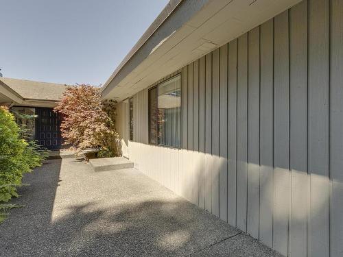 8065 Pasco Road, West Vancouver, BC 