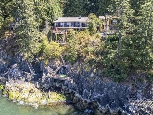 8065 Pasco Road, West Vancouver, BC 