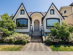 4320 KNIGHT STREET  Vancouver, BC V5N 3M5