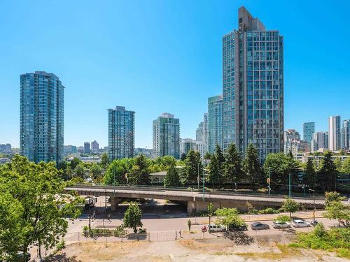 811 939 Expo Boulevard, Vancouver, BC 