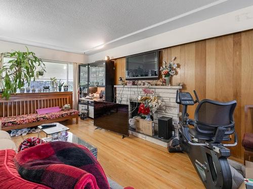3553 Monmouth Avenue, Vancouver, BC 
