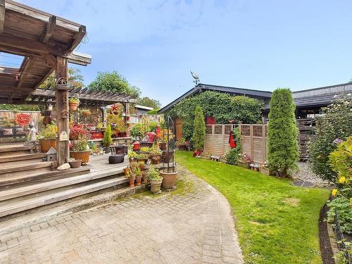 275 W St. James Road, North Vancouver, BC 