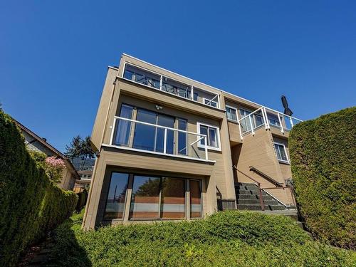 2379 Bellevue Avenue, West Vancouver, BC 