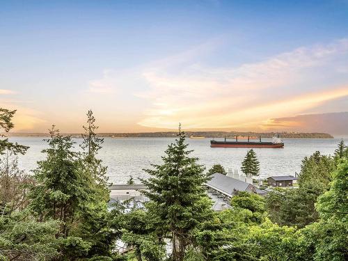 4184 Rose Crescent, West Vancouver, BC 