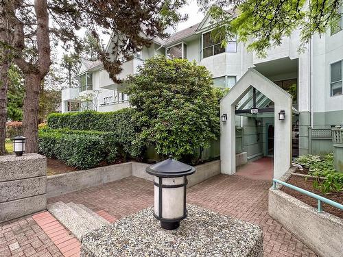 305 5250 Victory Street, Burnaby, BC 