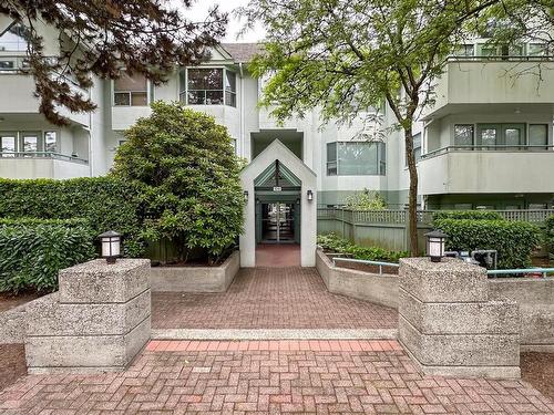 305 5250 Victory Street, Burnaby, BC 