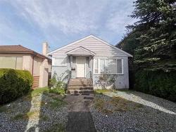 8556 OAK STREET  Vancouver, BC V6P 4B1