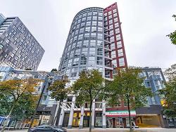 813 933 SEYMOUR STREET  Vancouver, BC V6B 6L6