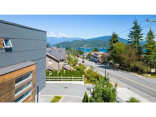 101 736 Gibsons Way, Gibsons, BC 