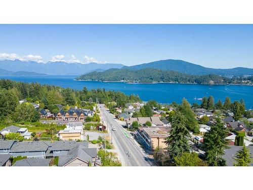 101 736 Gibsons Way, Gibsons, BC 