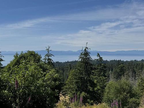 6016 Leaning Tree Road, Halfmoon Bay, BC 